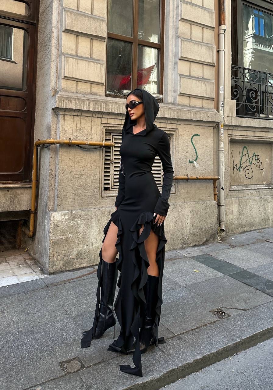 Kapşınlu Yırtmaçlı Elbise